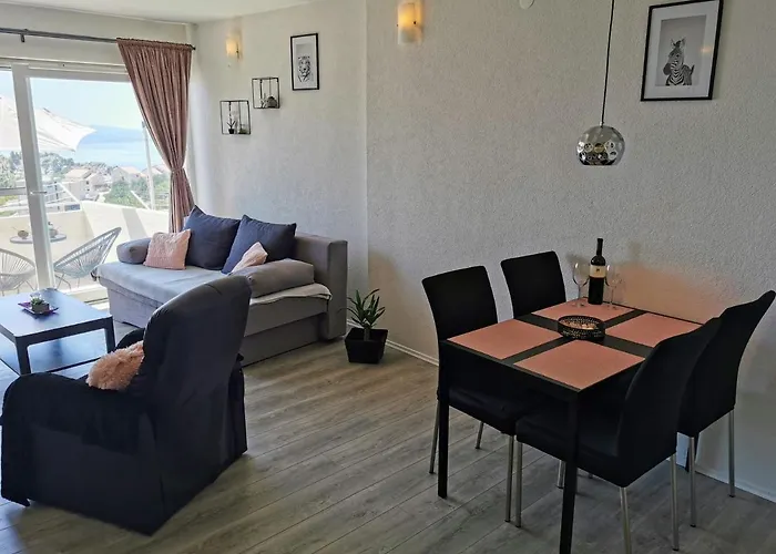 Guest House Astra - Where Mountain Meets The Sea