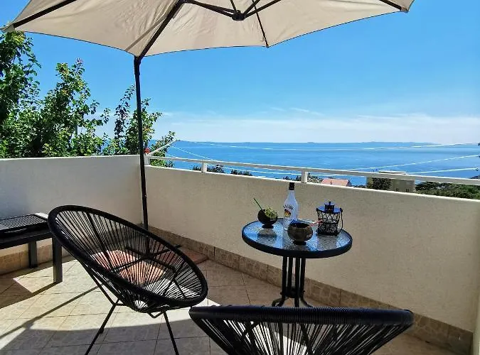 Guest House Astra - Where Mountain Meets The Sea